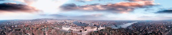La citadelle et Budapest skyline. Vue aérienne panoramique de Hunga — Photo