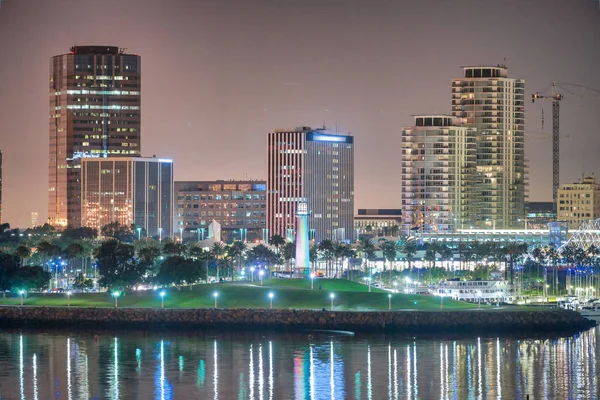 San Diego au crépuscule, vue depuis le port de la ville — Photo