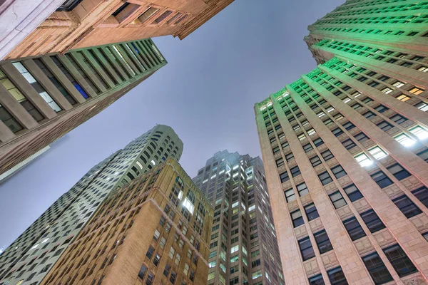 Vista hacia arriba de los edificios del centro de San Francisco — Foto de Stock