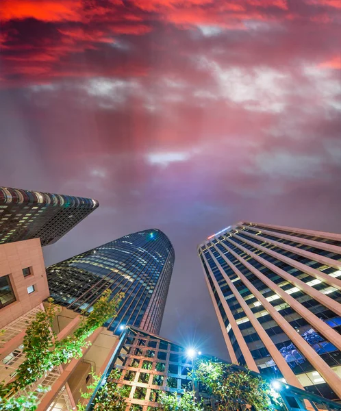 Vista para cima dos edifícios do centro de São Francisco — Fotografia de Stock