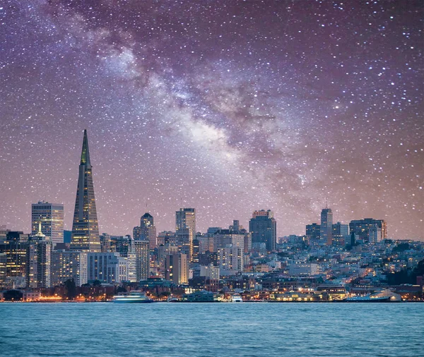 San Francisco v Kalifornii. Panoramatický výhled na centrum města na — Stock fotografie