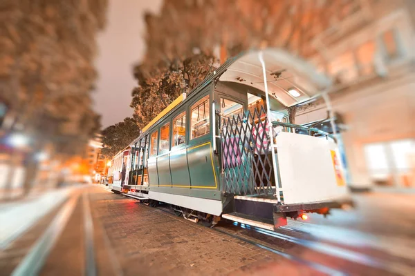 San Francisco green cable car at night — Stock Photo, Image