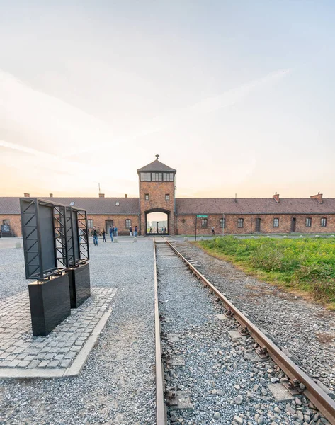 Auschwitz Birkenau toplama kampı 'nın ünlü demiryolu — Stok fotoğraf