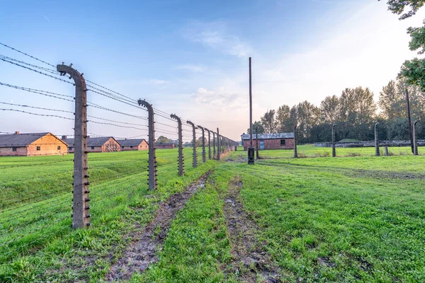 Electric fence with barbed wire in concentration camp, Auschwitz — Stock Photo, Image