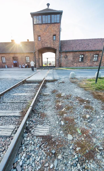 奥斯威辛比克瑙集中营的著名铁路 — 图库照片
