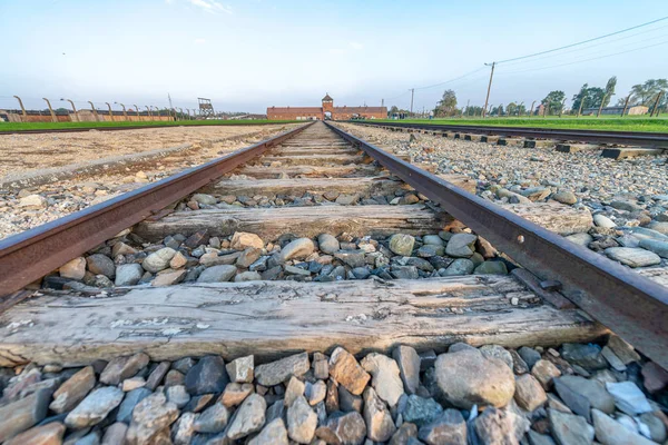 Jalur kereta api terkenal Kamp Konsentrasi Birkenau Auschwitz — Stok Foto
