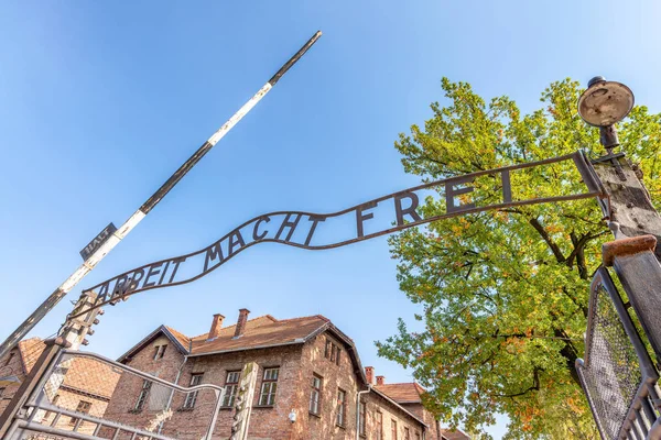Auschwitz Birkenau concentratiekamp ingang — Stockfoto