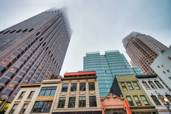 Bâtiments de San Francisco, vue vers le ciel — Photo