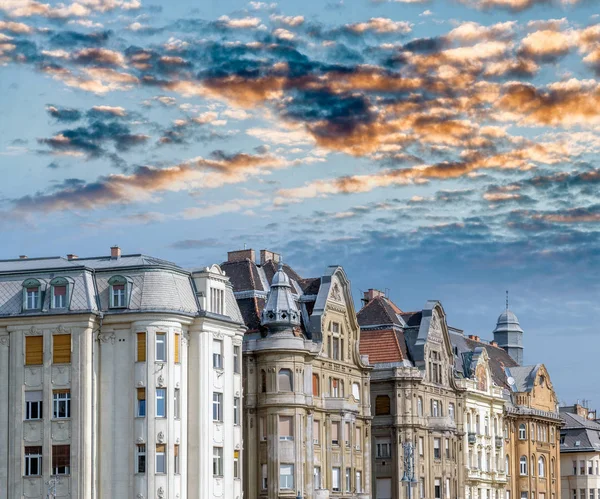 Colorful and ancient medieval buildings of Budapest, Hungary — Stock Photo, Image