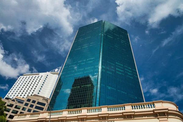 Erstaunlicher Blick nach oben auf die Skyline von Sydney — Stockfoto