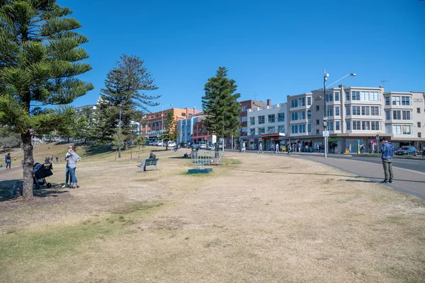 Bondi Beach, Australië-18 augustus 2018: kustlijn en gebouw — Stockfoto