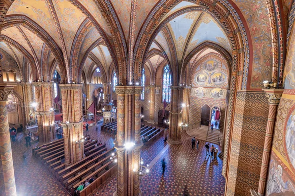 布达佩斯 - 2019年3月31日:马蒂亚斯教堂的惊人的内部i — 图库照片