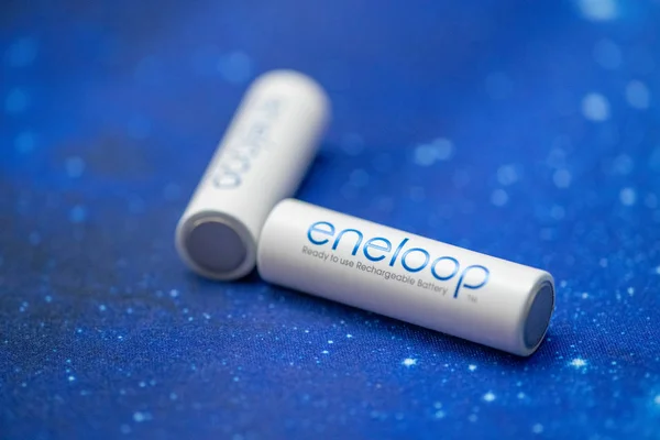 PISA, ITALY - APRIL 6, 2019: Eneloop batteries against a blue ba — Stock Photo, Image