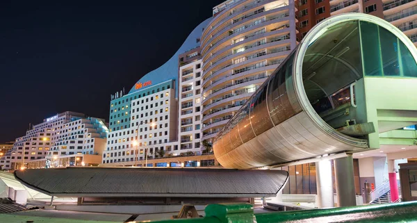 SYDNEY - 8 DE NOVIEMBRE DE 2015: Hermosa vista nocturna de Darling Harbo —  Fotos de Stock