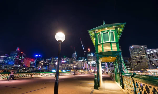 SYDNEY - NOVEMBRO 8, 2015: Bela vista noturna de Darling Harbo — Fotografia de Stock