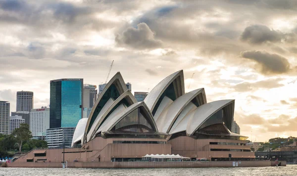 Sydney-listopad 6, 2015: nádherný pohled na operu v Sydney — Stock fotografie