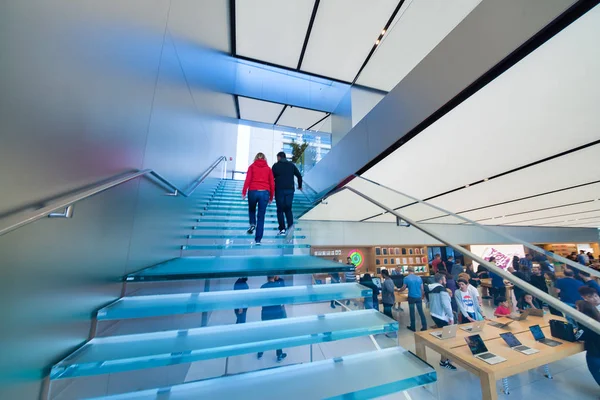 San Francisco, ca-augusti 6, 2017: populära Apple Store i unionen — Stockfoto