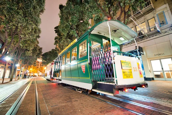 San Francisco, ca-7 augusti, 2017: natt utsikt över linbanan i M — Stockfoto