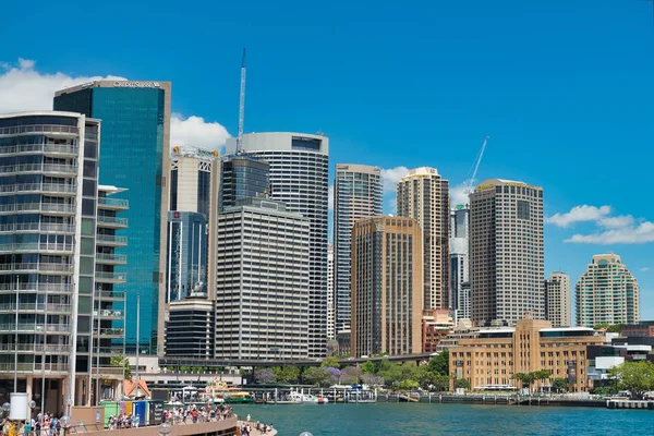 Sydney-október 2015: város Skyline egy napsütéses napon. A város tám — Stock Fotó