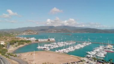 Airlie Beach Skyline ve Marina, Avustralya panoramik hava görüntüleri