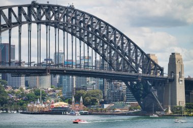Sydney-Ekim 2015: bir güneş üzerinde Sydney Harbor panoramik görünümü