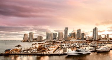 Miami şehir merkezinde günbatımı