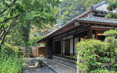 Budist tapınak Hase-Dera bahçeleri güzel doğası
