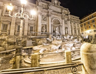 Trevi Meydanı, Roma'nın gece renkleri