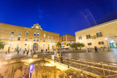 Matera, Italya-17 Eylül 2014: şehir sokakları boyunca Insanlar