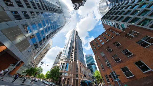Sydney-październik 2015: budynki miejskie w pięknym, słonecznym dniu. — Zdjęcie stockowe