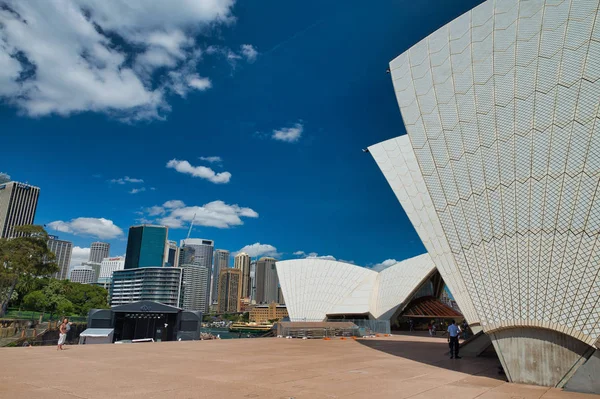 Sydney - oktober 2015: panoramablick auf das sydney opera house auf einem — Stockfoto