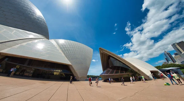 SYDNEY - OTTOBRE 2015: Veduta panoramica della Sydney Opera House su un — Foto Stock