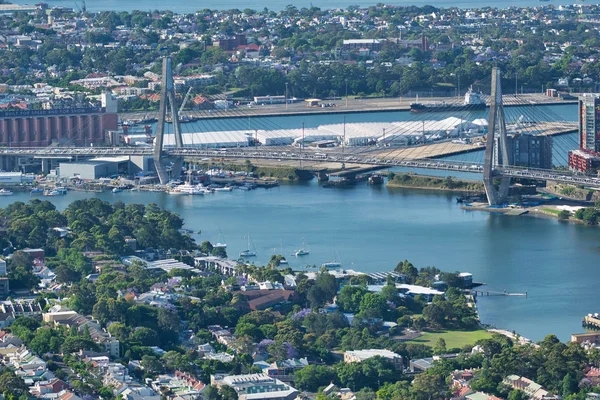 SYDNEY - OUTUBRO 2015: Vista aérea da ponte de Anzac em um beautifu — Fotografia de Stock