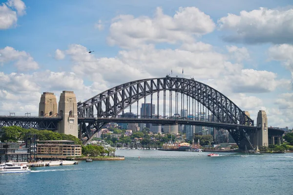 Sydney-oktober 2015: panorama utsikt över Sydney Harbor på en sunn — Stockfoto
