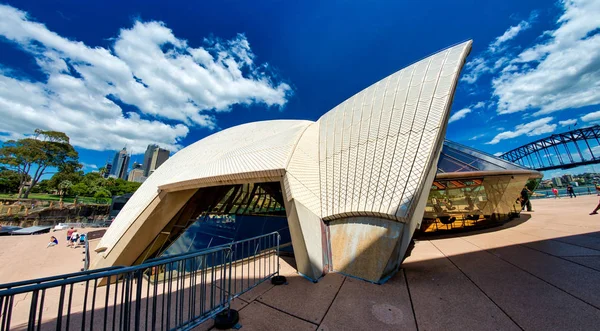 Sydney - oktober 2015: panoramablick auf das sydney opera house auf einem — Stockfoto