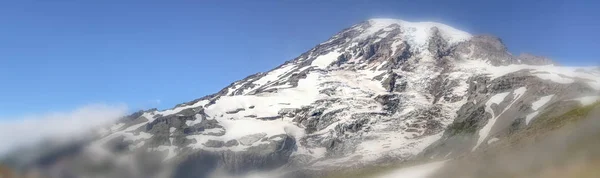 夏季海洋中令人惊叹的雷尼尔山景观全景 — 图库照片