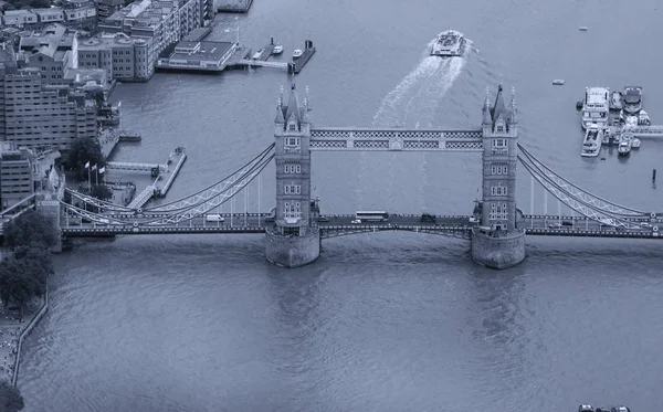 Widok z lotu ptaka na wspaniały Tower Bridge w Londynie — Zdjęcie stockowe