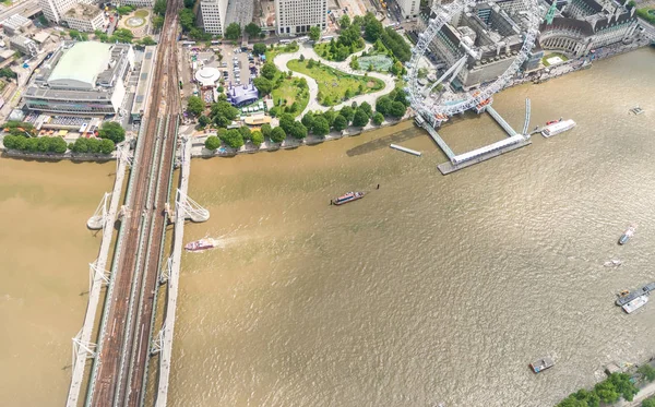 Helikopterperspektiv över London panoramautsikt över hjulet och floden Thames — Stockfoto