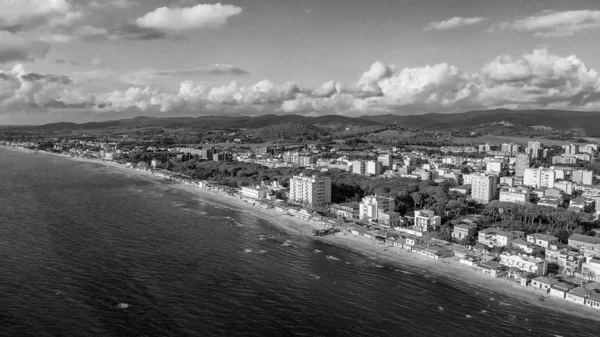 Vista aérea panorâmica da costa de Follonica - Itália — Fotografia de Stock