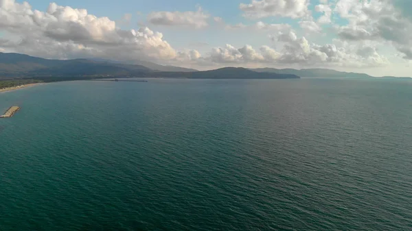 Panoramische luchtfoto van de kust van Follonica-Italië — Stockfoto