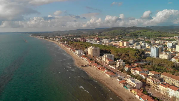 Vue aérienne panoramique du littoral de Follonica - Italie — Photo