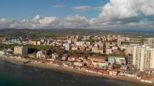 Panorama utsikt över Follonica-kusten-Italien — Stockfoto