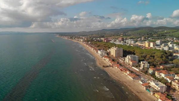 Panorama utsikt över Follonica-kusten-Italien — Stockfoto