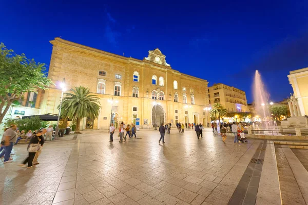 Matera, Itálie-17. září 2014: lidé po ulicích města na — Stock fotografie