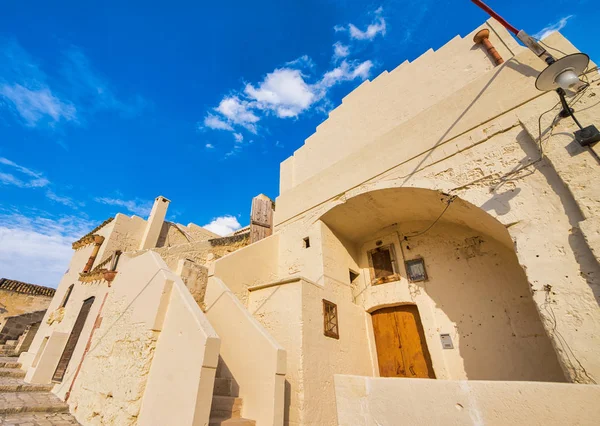 Mening van Matera gebouwen in het zomerseizoen, Basilicata — Stockfoto