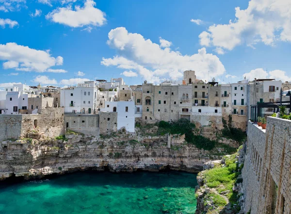 Erstaunliche Küste von polignano a mare, Italien. Strand und Beautifu — Stockfoto