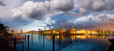 Boca Raton ve City Lake güzel bir gün batımı, panoramik görünümü
