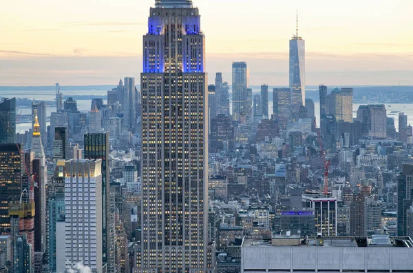 Skyline of Manhattan at duk, New York City aerial view — Stock Photo, Image