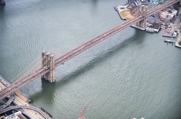 New York City from helicopter point of view. Brooklyn Bridge aer — Stock Photo, Image