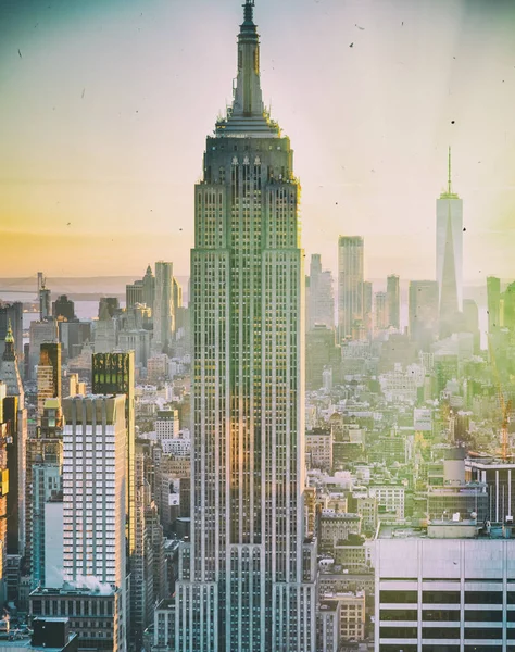Skyline Manhattan au crépuscule, vue aérienne des bâtiments de New York — Photo